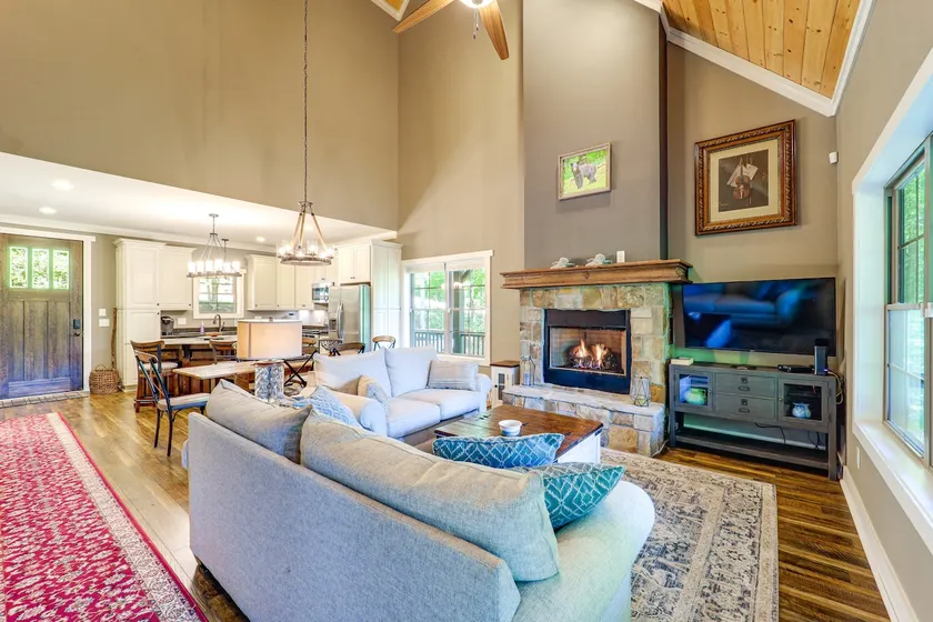 Screened Porch! Wooded Getaway in North Cove - Image 1