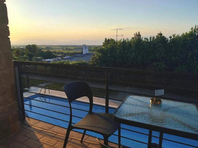 Small villa with a view of two lakes and a pool - Image 1