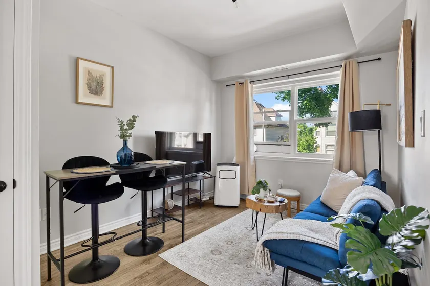 Windsor 1BR + Office | Nurses & Business Travelers - Image 1