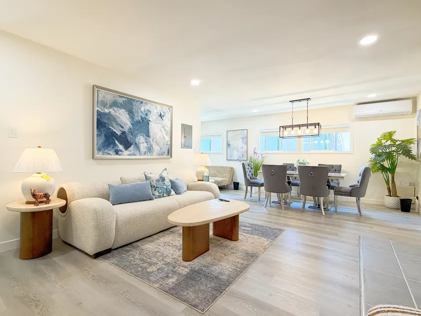 Modern Cozy Retreat |4BR • 4BA • Free Parking for4 - Image 1