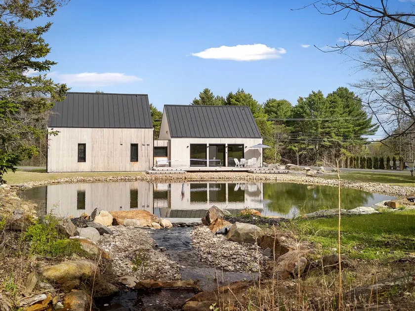 Pond View Retreat in Lovely Lincolnville - Image 1