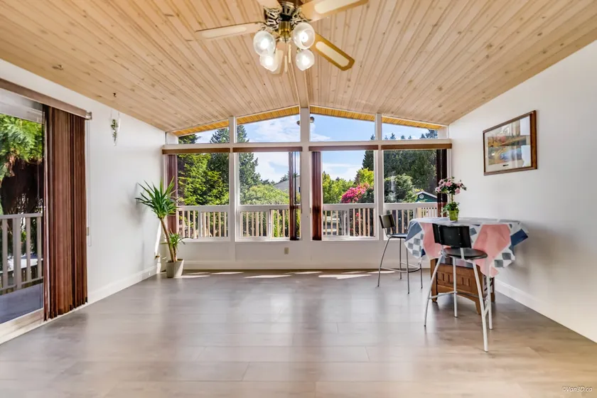 Spacious 3BR Home 2 Full Baths - near metrotown - Image 1