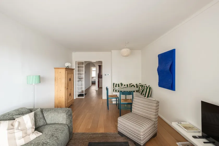 Little Embassy – bright coastal stay by the beach - Image 1