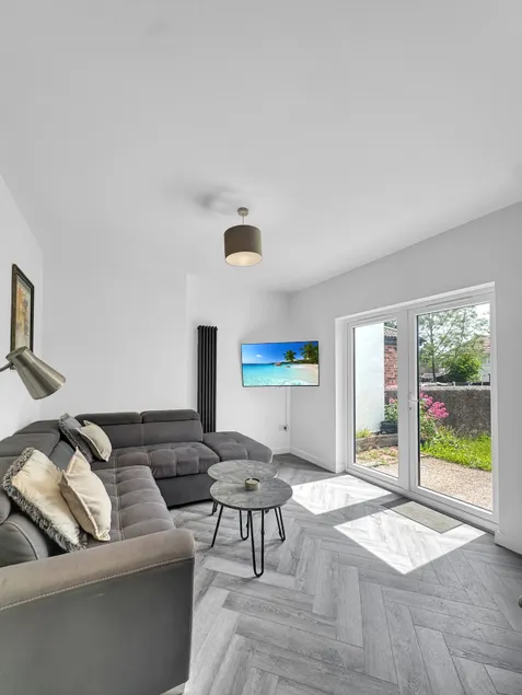 4 Bed house driveway garden Sutton in Ashfield - Image 1