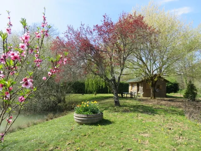 ”La Détente”: Waterfront Cottage - Image 1