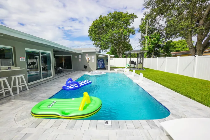 The Stunning Miramar luxe Retreat | 3BR/2BA - Image 1