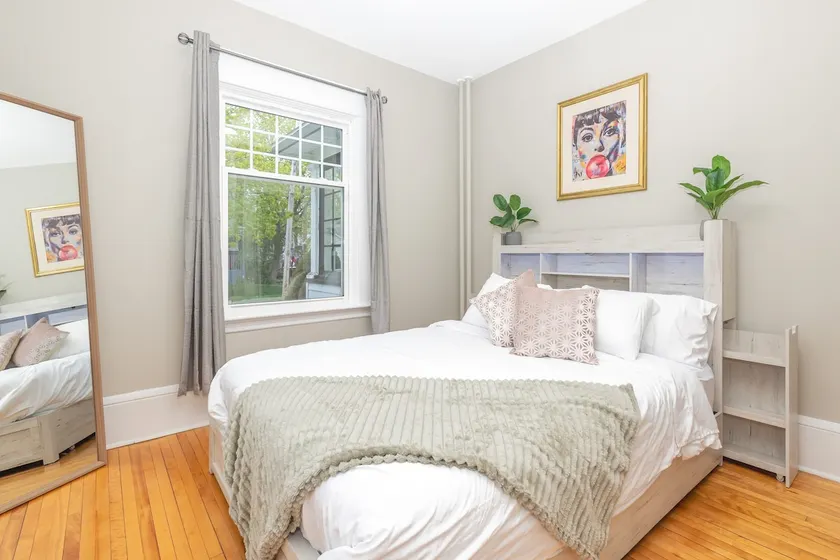 Beautiful Apartment with glass porch down town! - Image 1