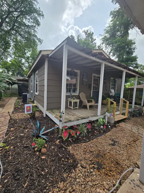Cute cottage guest house @home away from home. - Image 1