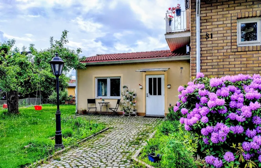 Apple Tree Garden House - Image 1