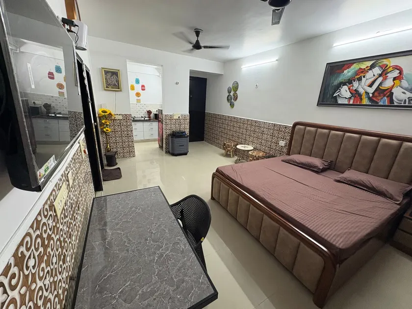Peaceful Flat Near prem mandir/Park & Balcony View - Image 1