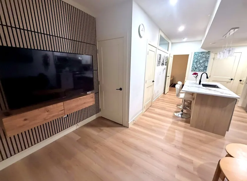 Upscale Private Suite with Separate Entrance - Sleeps 4 - Image 1