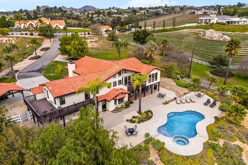 Gorgeous Wine Country Home with 4 Master Suites - Image 1