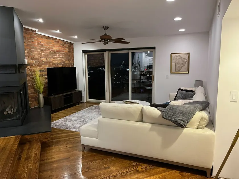 City View Perch Walkable Apt - Image 1