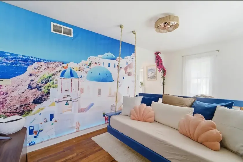 Santorini Staycation Retreat +Hot Tub & Bungalow - Image 1