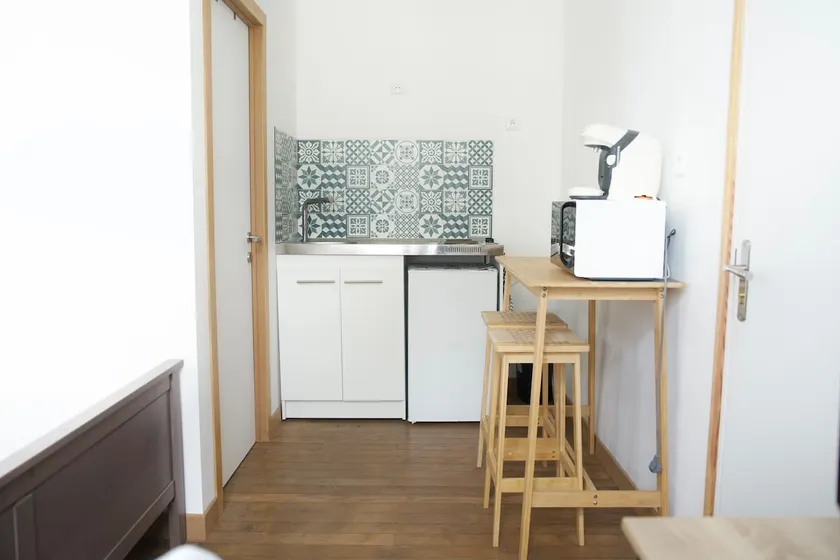 Nice modern and functional studio. - Image 1