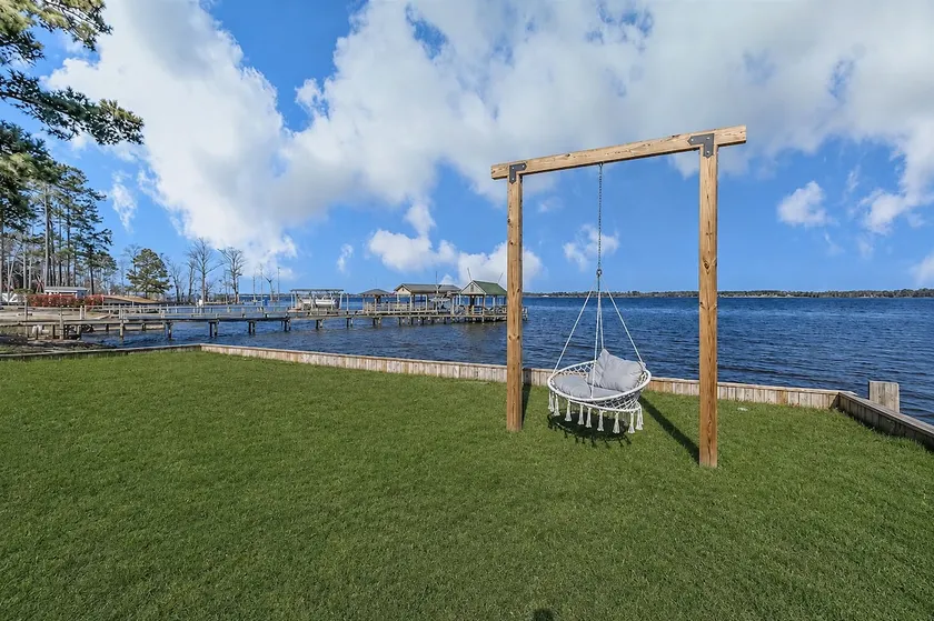 Relaxing River House - Image 1