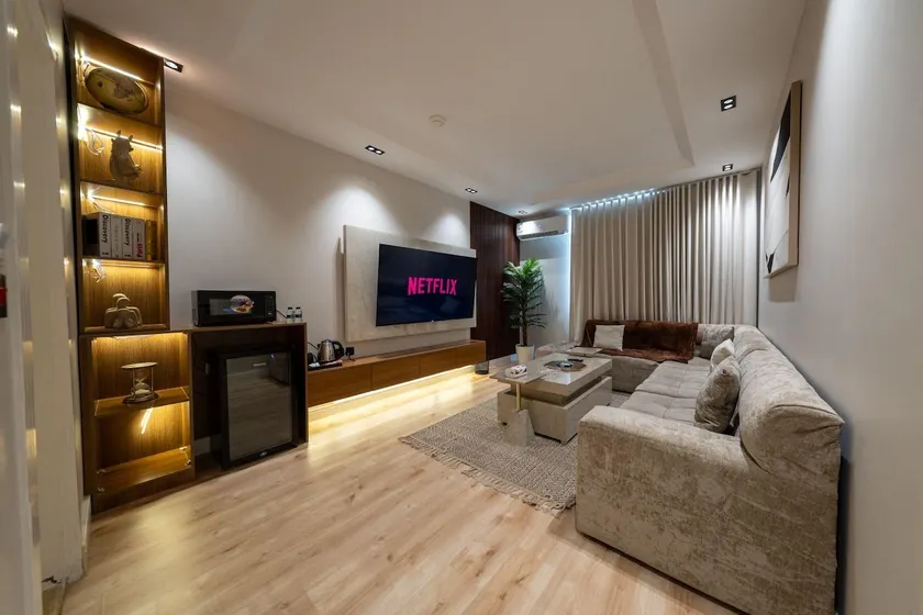 B8 | 1BR ab - Image 1