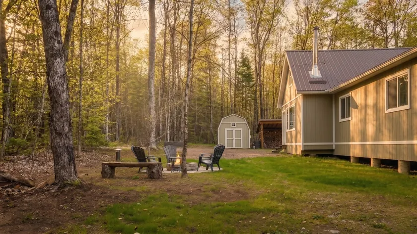 3BR Nearby Lake Cabin w/ Fireplace, Firepit & BBQ - Image 1