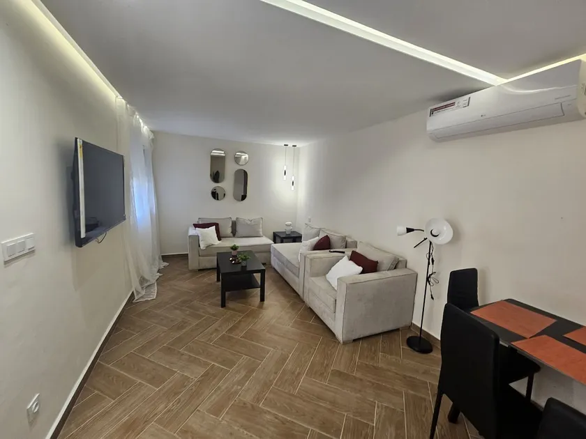 Quiet modern apartment • Close to airport - Image 1