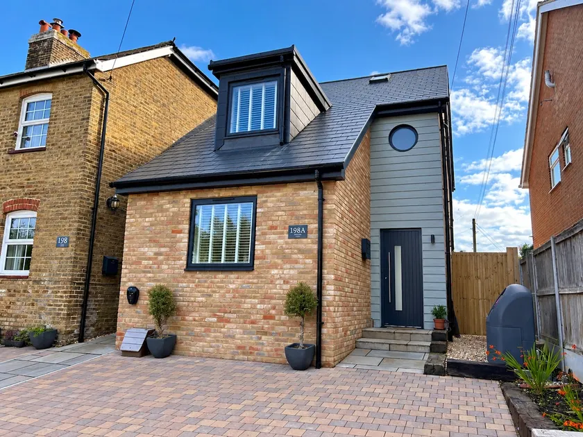 Luxury 5 Bed Detached Home Countryside Views - Image 1