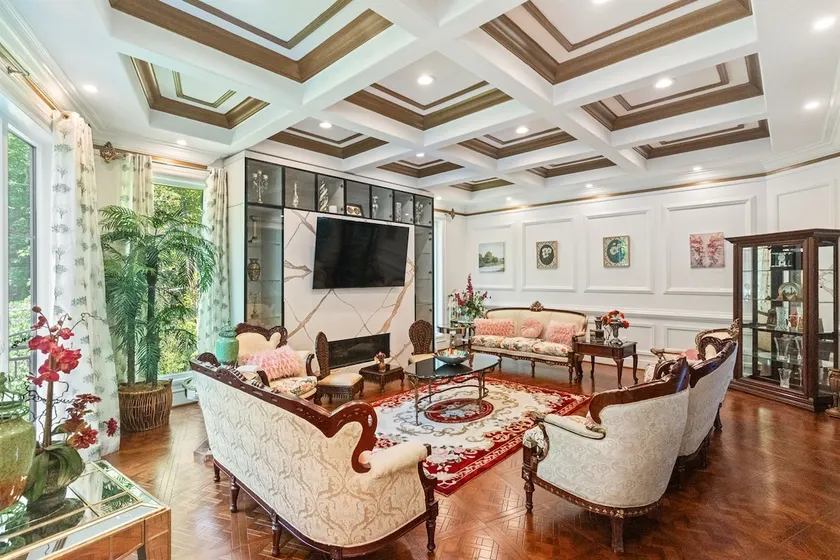 Elegant 7BR Duplex Estate | Cinema • BBQ • Parking - Image 1