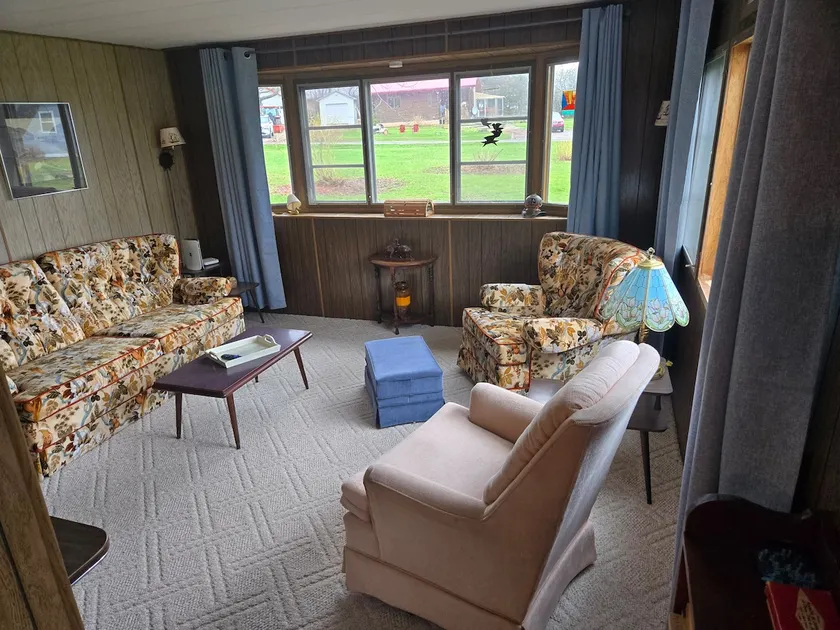 Vintage Mini-Home On Soley Cove - Image 1