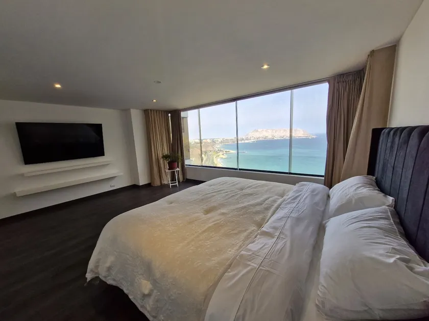 Ocean View Larcomar - Image 1