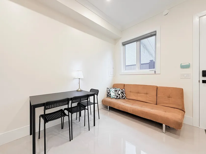 Stylish Private Suite near Richmond Centre 1BDR - Image 1