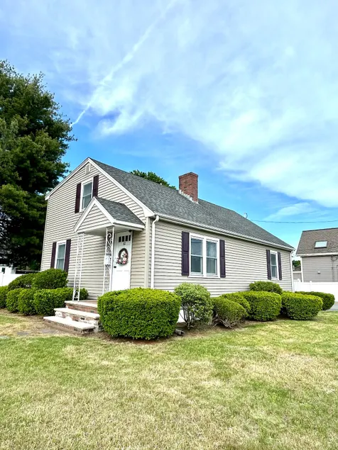 Cozy home, close to downtown Salem MA - Image 1