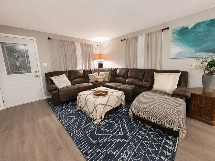 Modern Cozy Stay Near Downtown, Blossom & CVNP - Image 1