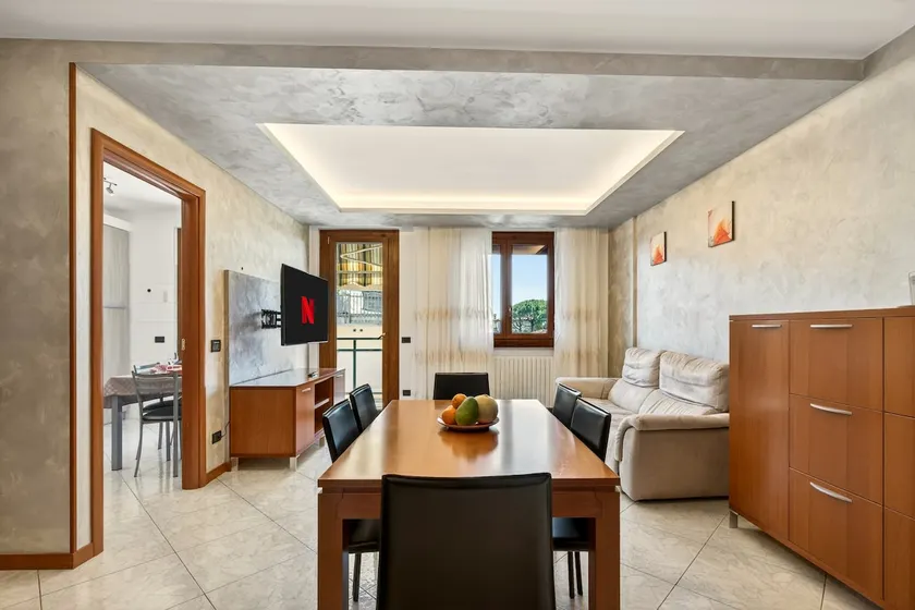 Airport BGY 4 min - Spacious House with Two Balconies - Image 1