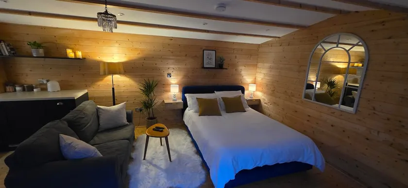 Cosy Garden Lodge in Bath - Image 1