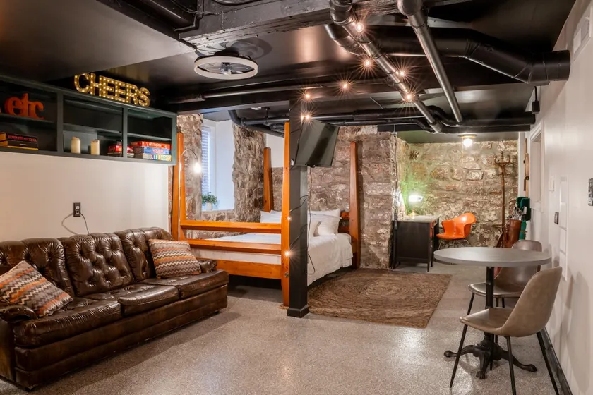 1925 Speakeasy: Sauna, hot tub, walk downtown - Image 1