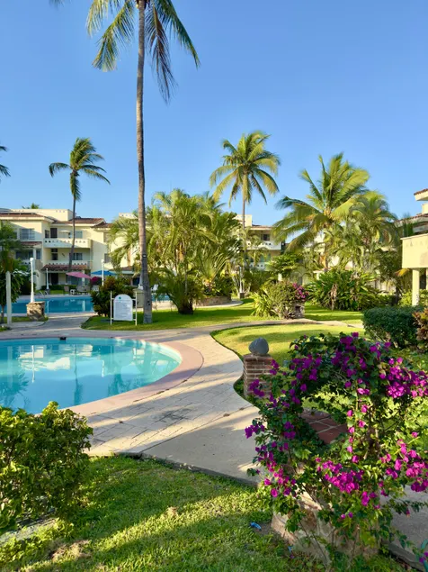 House half a block from the sea, pool, tennis court - Image 1