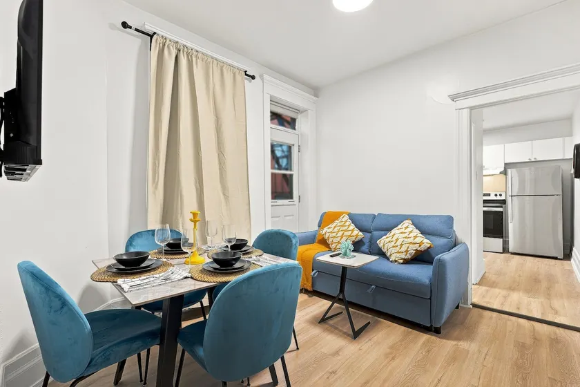Ideal Montreal Escape - 6 mins From Metro - Sleeps 4 - Image 1