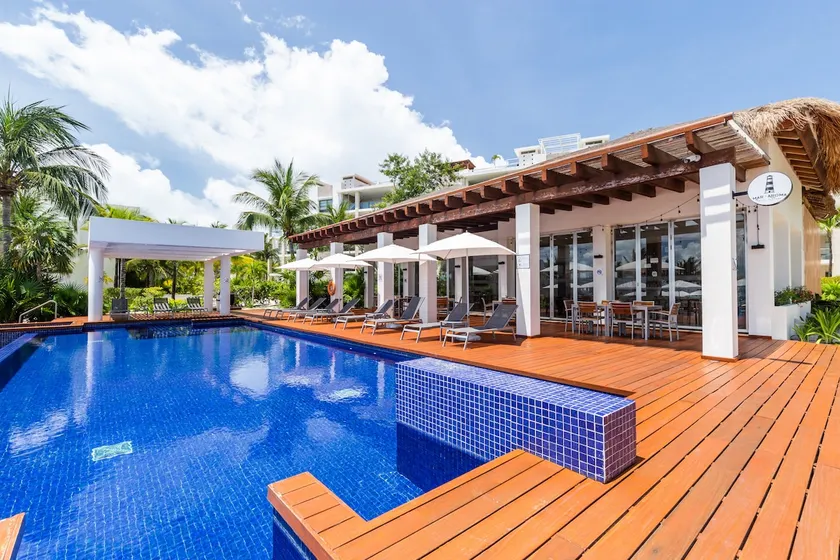 Luxury Suite w/ Tub & Balcony | Beach Club - Image 1