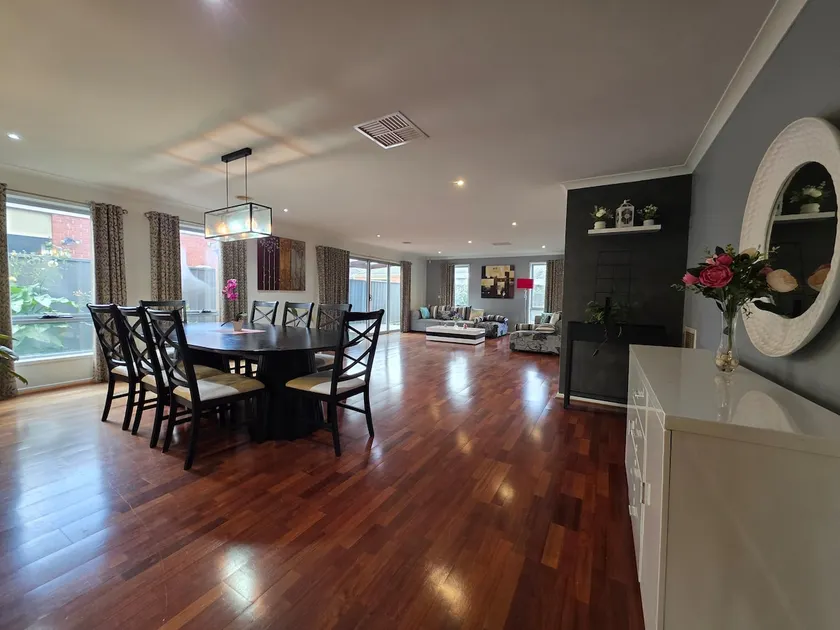 Modern, Spacious, Cozy Family Home in a Quiet Area - Image 1
