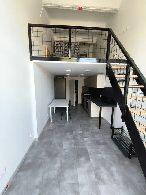 Cozy 2-Level Loft with Private Entrance - Image 1