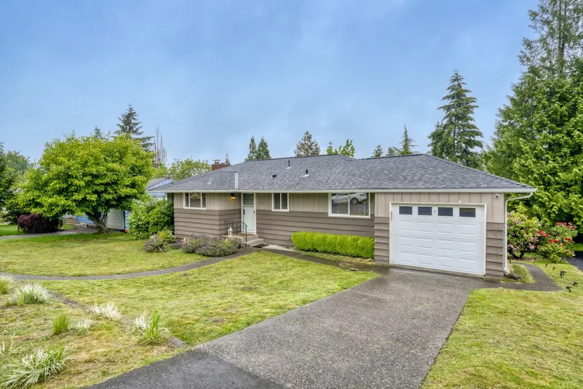 Spacious 4BR Home 5 min to SeaTac Airport - Image 1