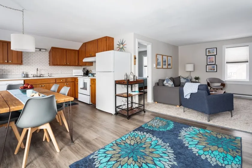 Forest & Bay Frankfort - Upper Retreat - Image 1