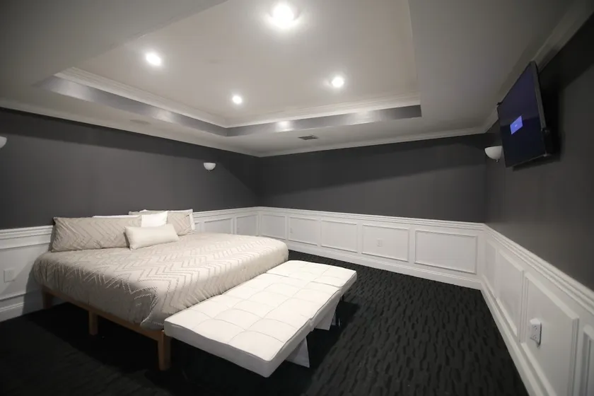 Elite Suites | 5 Bedroom Retreat - Image 1