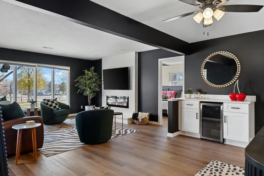 Top-Rated Premier Modern Getaway - Image 1