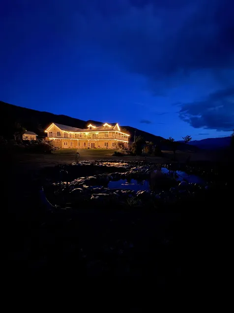 Stunning 6BR Countryside Retreat Near Kamloops - Image 1