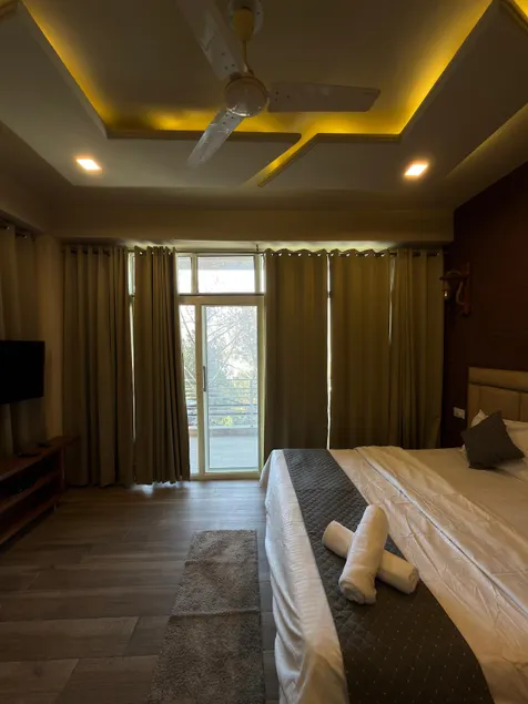 Wanderer Stays | Hill Crest Pine View, Kasauli - Image 1