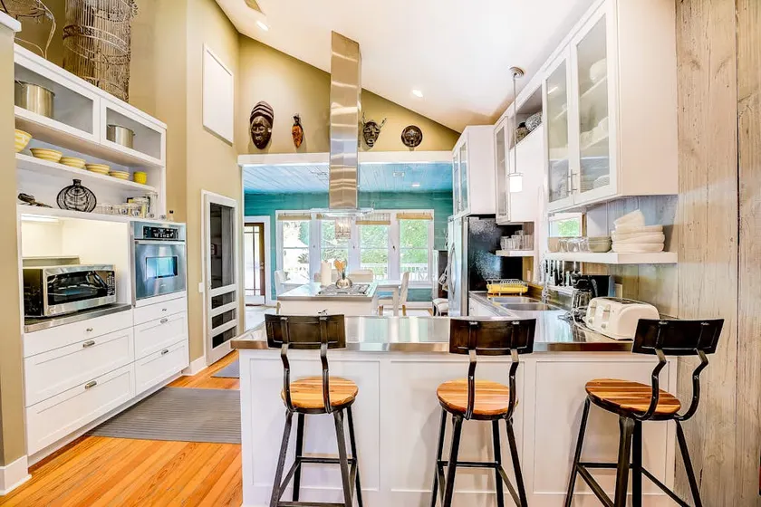 Quiet central home with enclosed yard, deck, grill, central AC, washer and dryer - Image 1