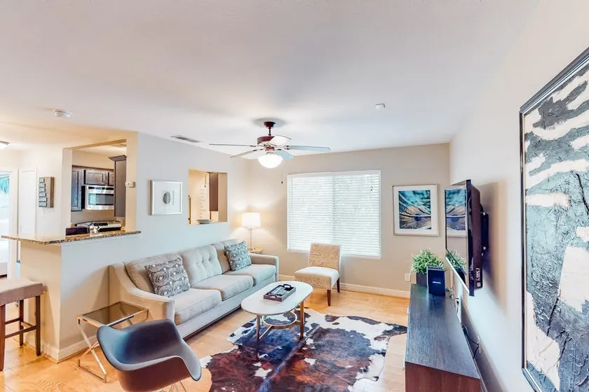 3BR 2nd-floor condo w/W/D, streaming, central AC - Image 1
