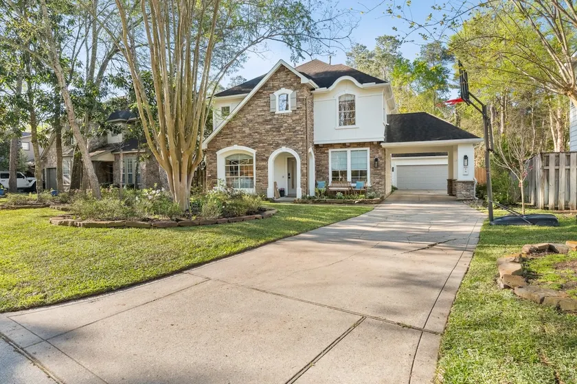 New Luxe 5BR 4BA Pool Villa in The Woodlands - Image 1
