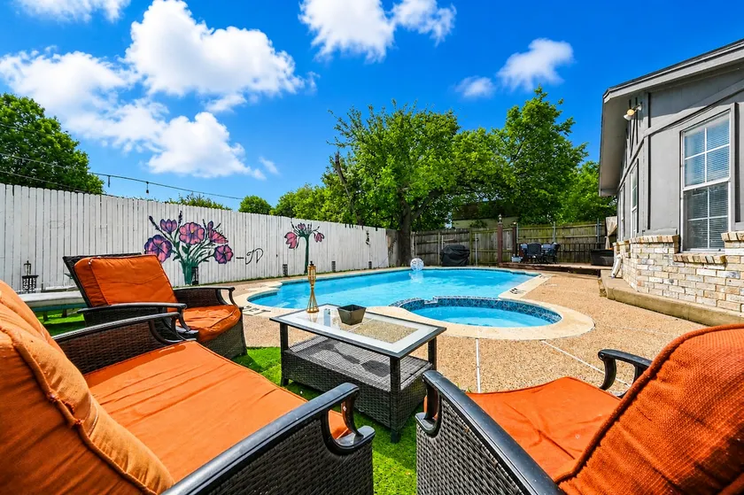 2 Adjacent Houses + Pool · Sleeps 22 · Group Stay - Image 1