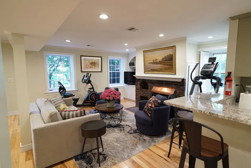 Modern, elegant. Walk to Brown, RISD, and Downtown - Image 1