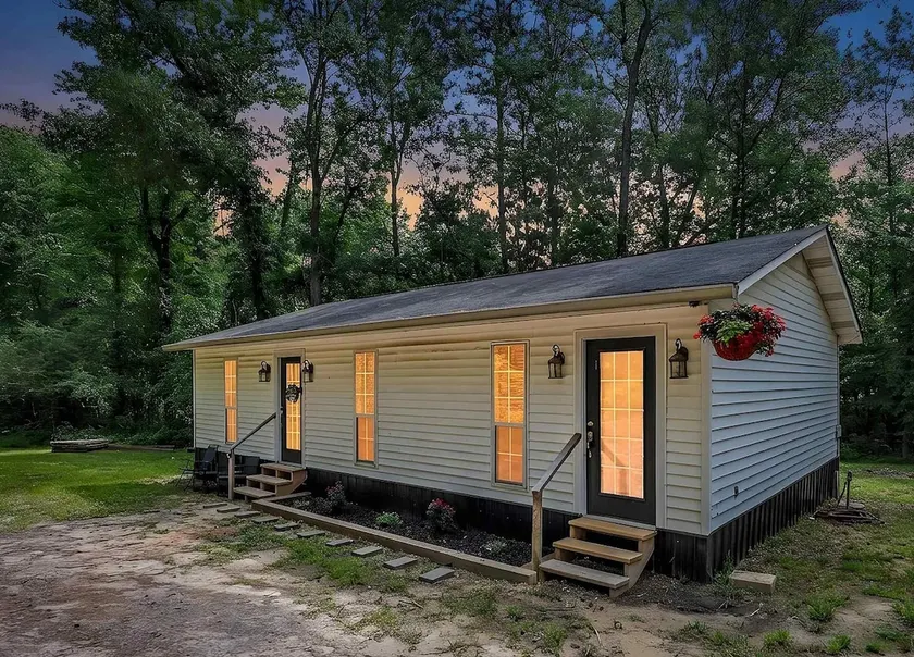 Kirby, AR – Small Town Lake Life Near Diamond Mine - Image 1
